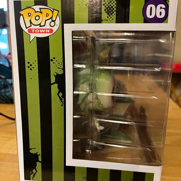 Beetlejuice with Dante’s Inferno Room Funko Pop! #06 - Picture 4 of 6